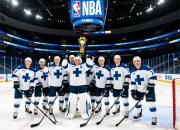 芬兰队在冰球比赛中夺得冠军