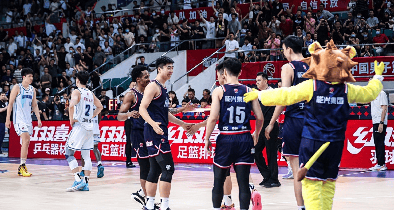 开云体育官网-新疆男篮战胜广州队，实力碾压对手再现神勇(新疆男篮对广州比赛视频)