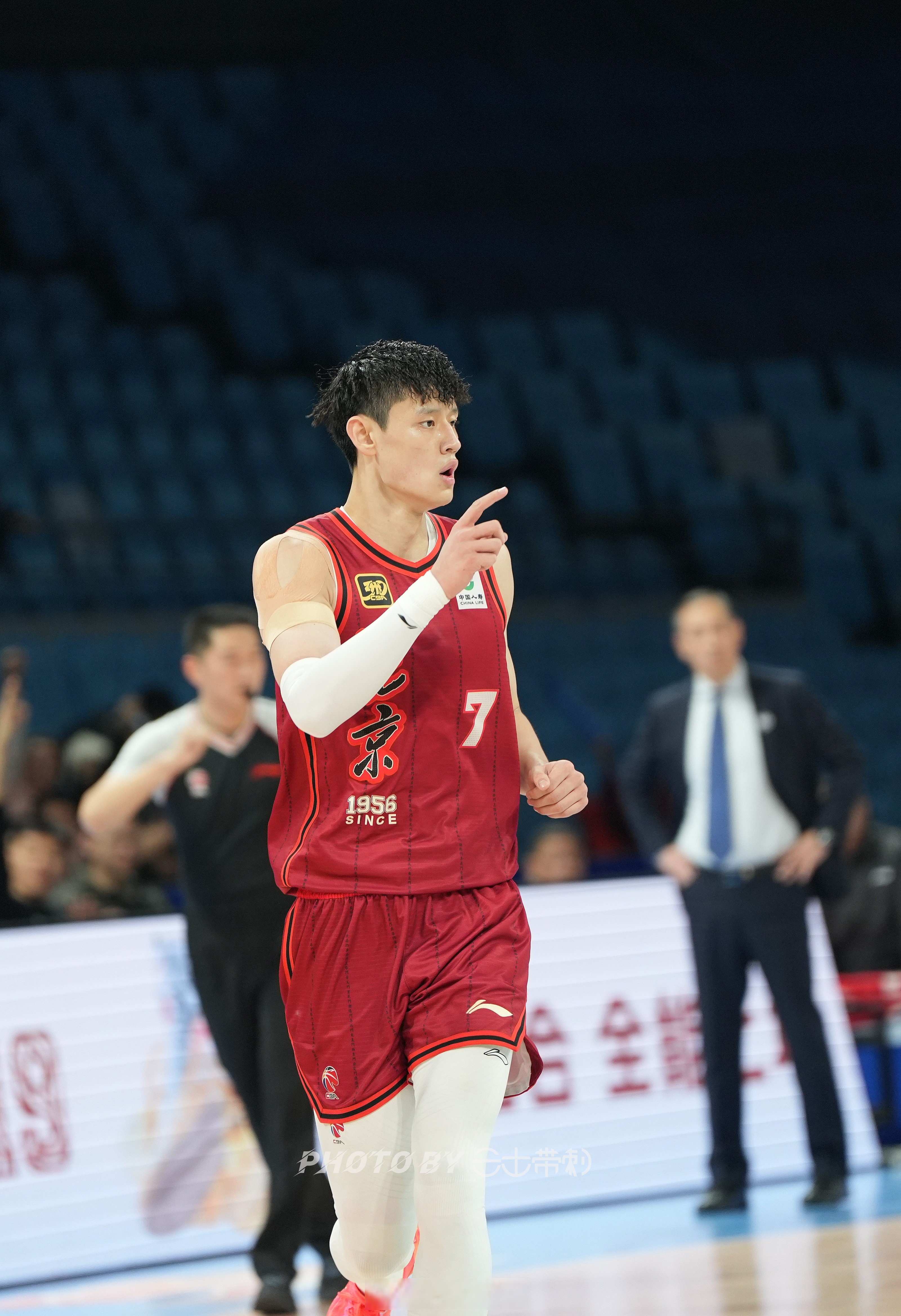 包含青岛报价广东中锋，曾凡博赴德，北控兜售萨林杰，曾繁日试训深圳的词条