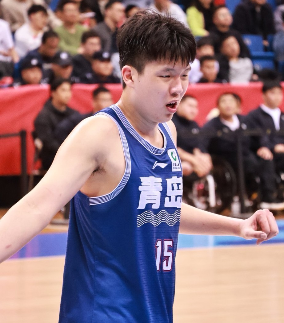 杨瀚森夏联首训获好评!教练称赞成熟队友感慨太会传球的简单介绍