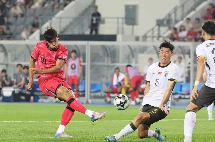 包含东亚杯-日本1-0韩国三场全胜成功卫冕的词条