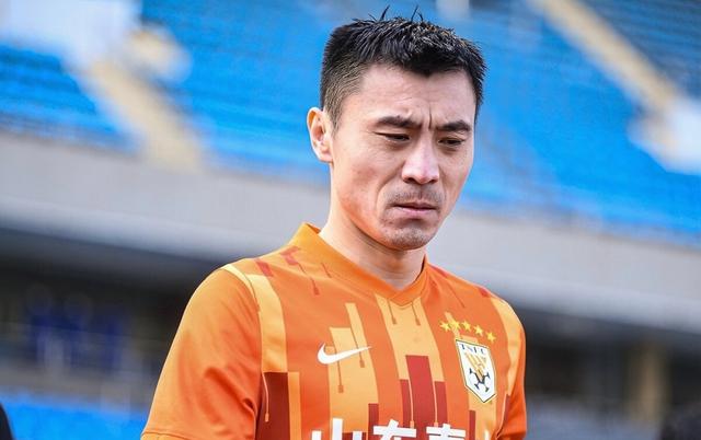 郑铮接班人？泰山小将制霸中乙：连场任意球破门，两轮狂轰4球