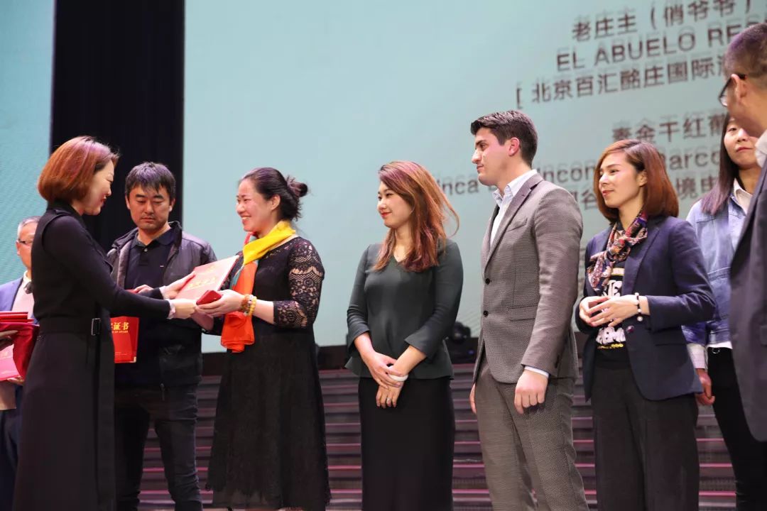 开云体育电脑版-包含美洲篮球传奇巨星公益晚宴盛况空前的词条